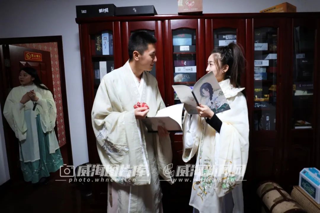 浸式社交被“封神”戏里戏外“杀”向何方？J9真人游戏第一品牌「剧本杀」横出江湖沉(图4)